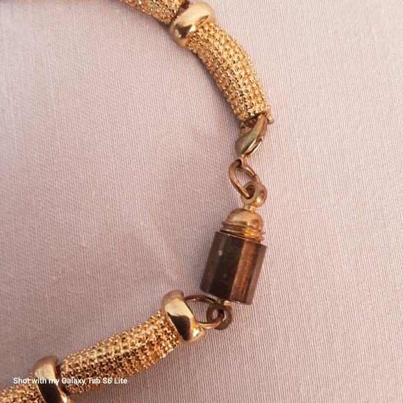 Choker Necklace Gold Tone Hobnail Segments Box And Magnetic Barrel Clasp - Picture 4 of 9